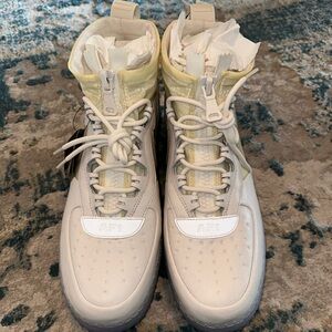 Men’s Nike Air Force 1 high Gore-Tex shoes